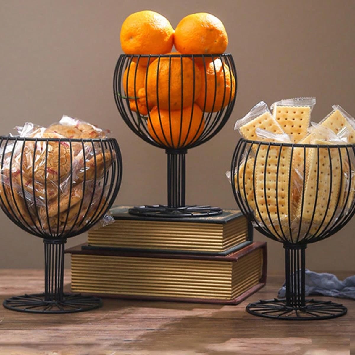 1 pièce Panier à fruits creux en forme de verre à vin en fer, plateau de rangement de collations, organisateur de bureau, assiette décorative