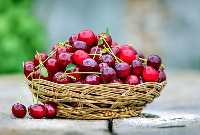 Les Bienfaits des Fruits Méconnus à Intégrer dans Votre Panier