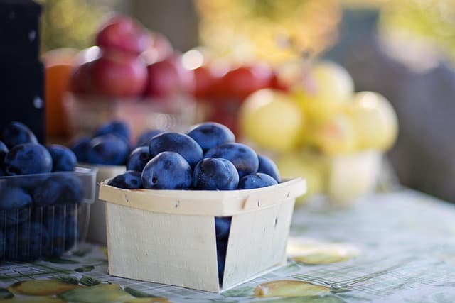 Les Fruits Méconnus à Ajouter dans Votre Panier de Fruits